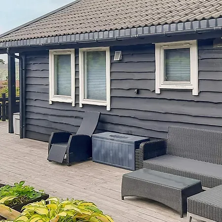 8 Person In Feriehus Lyngdal